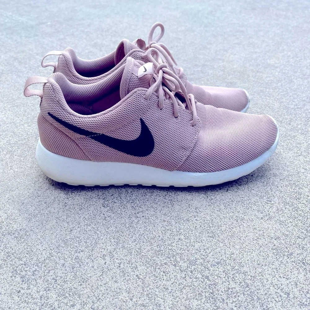 Nike Roshe Women’s Shoes - Picture 1 of 1